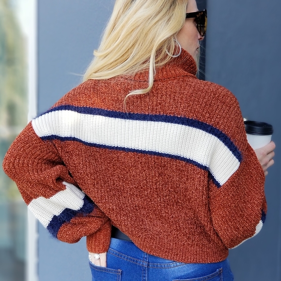 ❤ FIRM SALE ❤ Soft Chenille Turtleneck Sweater - Picture 3 of 4